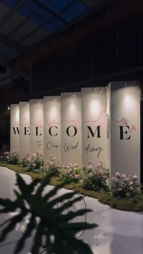 Weddings Outside Ideas, Indoor Wedding Hall Decorations, Event Hall Decoration, Wedding Hallway Decor Entrance, Dramatic Wedding Entrance, Wedding Guest Entrance Ideas, Courtyard Wedding Decorations, Entrance Ideas For Wedding, Signage Design Wedding