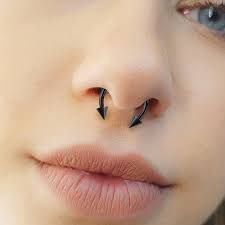 Septum Piercing Rings, Nose Septum Piercing, Emo Piercings, Bijoux Piercing Septum, Cute Septum Rings, Lip Piercing Ring, Piercing Rings, Septum Piercing Jewelry, Nose Septum