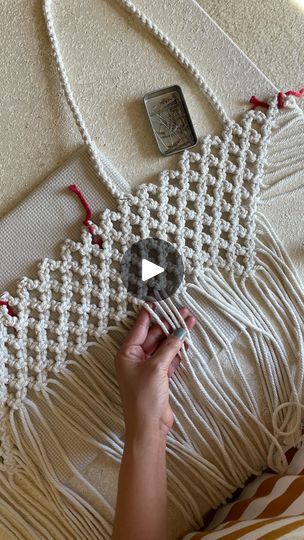 Macrame Tote Bag Tutorial, Macrame Bags Tutorial, Makrame Bags Tutorial, Macrame Bag Tutorial How To Make, Macrame Bag Diy Tutorials, Macrame Patterns Tutorials Videos, Handmade Bags Patterns, Macrame Stitches, Macrame Bag Diy