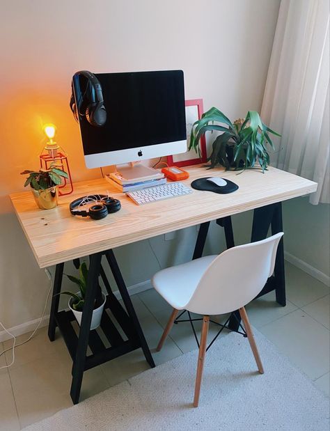 Home Office Minimalista, Bedroom Desk Decor, Meja Industrial, Computer Table Design, Neon Room, Diy Office, Room Design Bedroom, Office Room, Living Room Decor Apartment