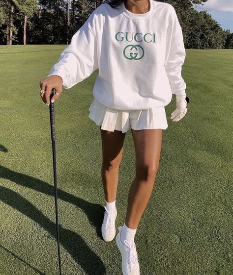 Fashion Meaning, Mode Tennis, Indie Outfits Grunge, Mode Indie, Gucci Sweatshirt, Japanese Minimalist, Outfit Elegantes, Tennis Outfits, Fashion Ads