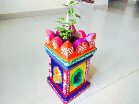 Tulsi Colour Painting, Plant Pot Painting Ideas Indian, Tulsi Painting Ideas, Tulsi Pot Decoration Ideas, Tulsi Pot Design Painting, Tulsi Painting, Tulsi Pot Design Modern, Tulsi Pot Painting Ideas, Tulasi Rangoli