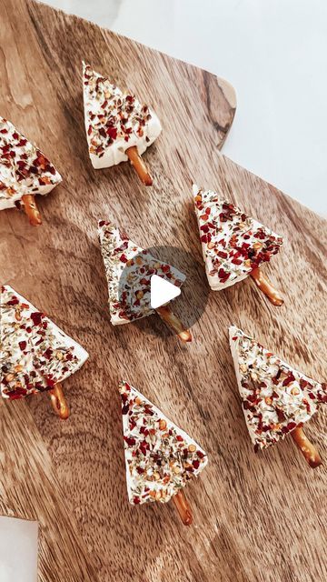 Jen Alvarez • Home Decor on Instagram: "Christmas Cheese Tree 🧀🌲 this tasty appetizer is so easy to make & took only a few minutes + I got everything I needed delivered for free with my Walmart+ membership! All you need is: cheese wedges (brie or laughing cow), Italian spices, red pepper flakes & pretzel sticks. @walmart 
#walmartpartner #walmartplus 
 
Comment “walmart’’ to get the link to shop this post directly to your inbox. 
 
If you have not heard of the Walmart + membership let me share why I love it so much: 
+free shipping no order minimum 
+free delivery from the store with just a $35 minimum 
+membership pricing for fuel 
+rewards & more! 
(See Walmart+ Terms & Conditions) 
 
Link  in bio to shop this post & learn more about this membership on my @shop.ltk /  https://liketk.it Mini Brie Christmas Trees, Laughing Cow Appetizers, Christmas Tree Cheese Wedges, Laughing Cow Christmas Tree, Laughing Cow Christmas Tree Appetizer, Christmas Brie Appetizers, Brie Christmas Tree, Christmas Cheese Tree, Cheese Tree