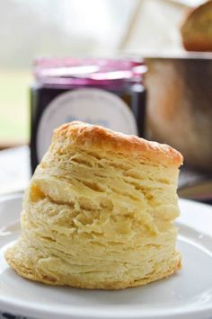 Biggest Fattest Fluffiest All Butter Biscuit on a Plate Herb Buttermilk Biscuits, Laminated Biscuit Recipe, All Bread Recipes, Cacfp Approved Recipes, Fancy Biscuits And Gravy, Copycat Biscuit Recipes, Biscuit Recipe With All Purpose Flour, Fluffy Biscuits Homemade Easy, Biscuit Love Nashville Recipe