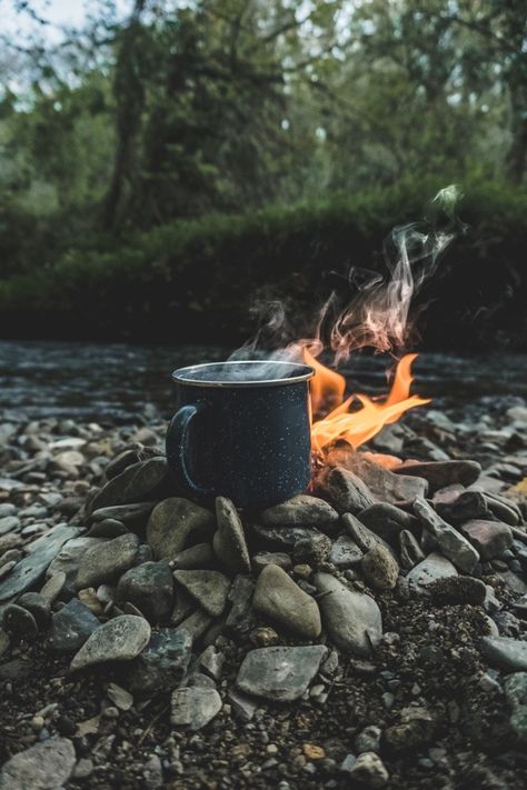 Cozy Log Cabins Camping Photography, Camping Aesthetic, Bushcraft Camping, Camping Coffee, Foto Poses, Camping Life, Alam Yang Indah, Summer Adventures, Camping And Hiking