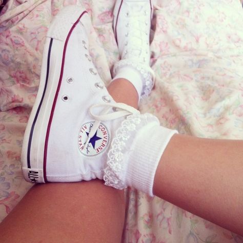 Found on theprettylittleblogger.tumblr.com via Tumblr How To Wear Birkenstock, Converse White High, Birkenstock With Socks, Frilly Socks, Outfits With Converse, White Converse, Lace Socks, Prom Shoes, Long Socks