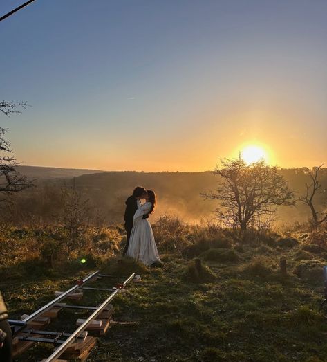 my lady jane bts ♡ My Lady Jane Outfits, My Lady Jane 2024, Jane And Guildford, My Lady Jane Aesthetic, Emily Bader, Edward Bluemel, My Lady Jane, Jane Grey, Lady Jane Grey