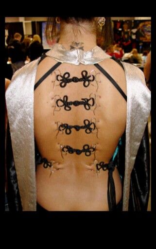 OMG! Corset pericings. #Weird! Low Back Corset, Corset Piercing, Corset Tattoo, Body Modification Piercings, Back Piercings, Leo Tattoos, Metal Tattoo, Dermal Piercing, Types Of Piercings