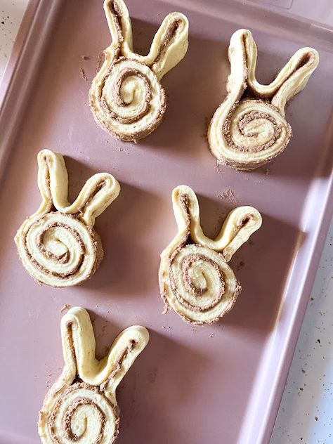 Bunny Cinnamon Rolls, Bunny Pancakes, Mini Cinnamon Rolls, Pillsbury Cinnamon Rolls, Orange Icing, Pillsbury Dough, Easter Morning, Bunny Face, Easter Design