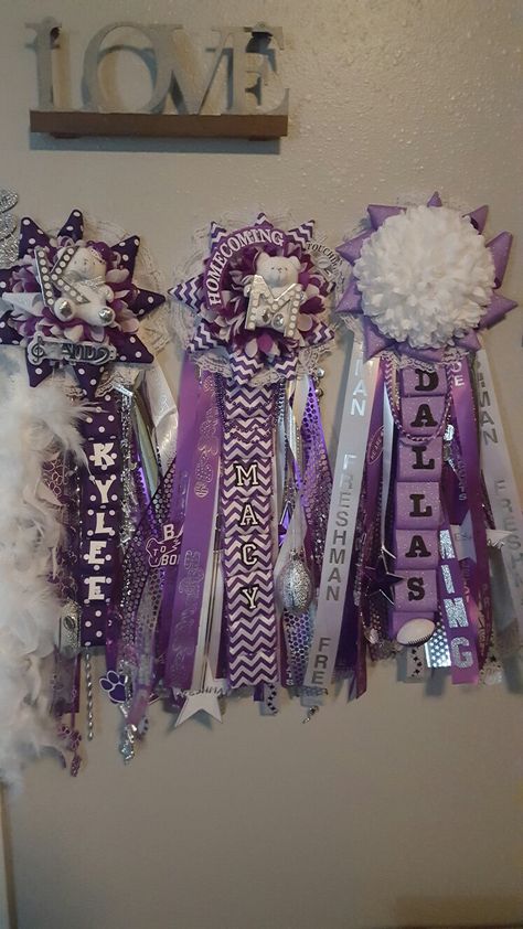 Homecoming Mums Ideas, School Mums, Texas Mums, Box Braids Tutorial, Diy Mums, Homecoming Mums Senior, Hoco Mums, Homecoming Spirit Week, Homecoming Mum Ideas