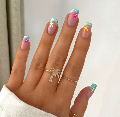 Nails Hibiscus, Summer Nails Square, Summer Beach Nails, Pool Nails, Hawaiian Nails, Wave Nails, Beachy Nails, Band Nails, Tropical Nails