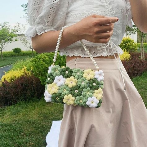 Diy Crochet Bag, Sac Diy, Free Crochet Bag, Flower Handbag, Crochet Business, Crochet Handbags Patterns, Crochet Fashion Patterns, Handbag Patterns, Crochet Tote