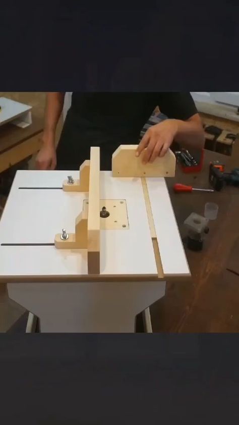 Router Table Diy, Small Router, Router Table Plans, Diy Router Table, Skil Saw, Diy Router, Workbench Plans Diy, Diy Wooden Projects, Carpentry Diy