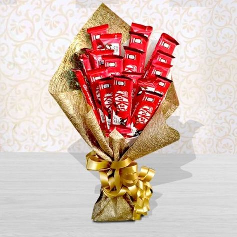 Kit Kat Chocolate, Happy Chocolate Day, Online Chocolate, Candy Bouquet Diy, Bouquet Delivery, Chocolate Day, Chocolate Bouquet, Candy Bouquet, Diy Bouquet