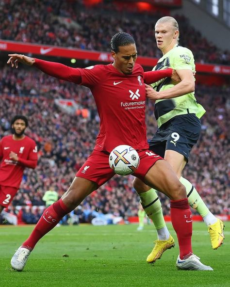 Primer League, Liverpool Captain, Football Moments, Liverpool Wallpapers, This Is Anfield, Virgil Van Dijk, Best Team Ever, Army Pics, Soccer Guys