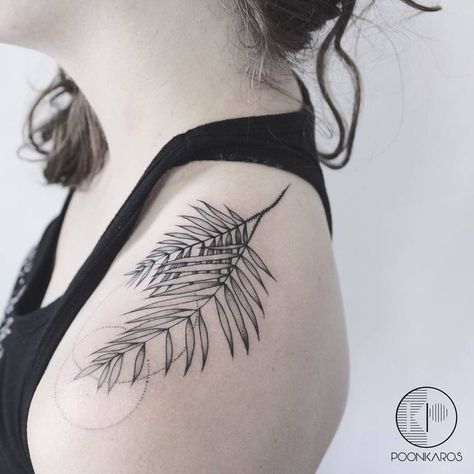 Palm Leaves Tattoo by poonkaros Palm Leaf Tattoo, Blatt Tattoos, Botanisches Tattoo, Leaf Tattoo, Kunst Tattoos, Palm Tattoos, Cute Tiny Tattoos, Botanical Tattoo, Feather Tattoos