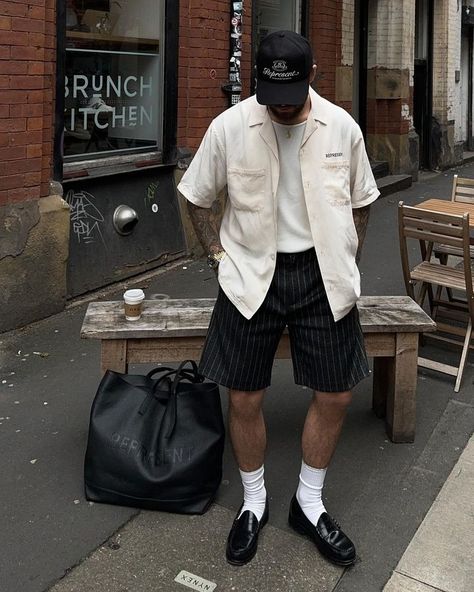 Reece Walker (@reeceawalker) • fotos e vídeos do Instagram Leather Tote Bag Outfit, Tote Bag Outfit, Man Outfit, Bag Outfit, Street Snap, Mens Outfit Inspiration, July 3, Modern Fashion, Leather Tote Bag