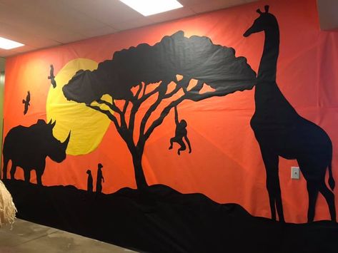 Safari School Theme, Wildlive Vbs Decorations, Africa Theme Party, Safari Backdrop, Safari Mural, African Safari Decor, African Safari Theme, Jungle Animal Art, Lion King Jr