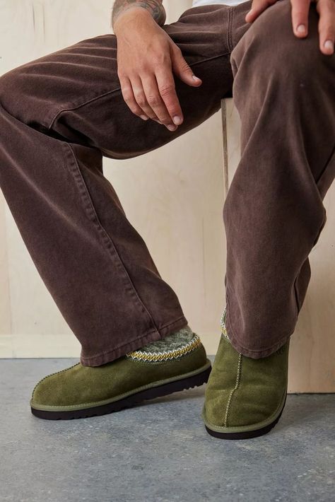 Tasman Slipper Outfit, Sweater Weather Outfits, Slipper Outfit, Slippers Outfit, Japanese Pants, Tasman Slippers, Fit Aesthetic, Fits Aesthetic, Trouser Outfits