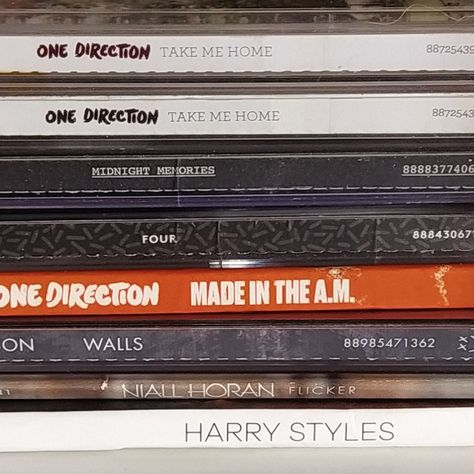 one direction harry styles Niall Horan Louis Tomlinson Zayn Malik Liam Payne 1d songs music CDs aesthetic One Direction Album Aesthetic, One Direction Vinyl Aesthetic, One Direction Vinyl, 1d Core, Home One Direction, Fangirl Aesthetic, Four One Direction, One Direction Albums, Vinyl Aesthetic