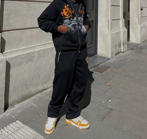 streetwear outfits,streetwear,open bottom sweatpants,zip up hoodie,LV trainers Open Bottom Sweatpants Outfit, Lv Trainers, Open Bottom Sweatpants, Trainers Outfit, Sweatpants Outfit, Outfits Streetwear, Streetwear Outfits, Zip Up Hoodie, Zip Up