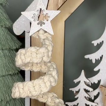 Caroline Fleming on Instagram: "Macrame Christmas Tree 🎄 I used 1.5 aluminium craft wire and 3mm cotton cord to make this very simple macrame Christmas Tree #macramechristmasdecor #macramechristmasornament #macramechristmasdecoration #macrametutorials" Paracord Christmas Tree, Macarena Christmas Tree, Macrame Trees Christmas, Macrame Trees, Macrame Christmas Tree Tutorial, Macrame Christmas Trees, Christmas Tree Yarn, Caroline Fleming, Fun Holiday Food