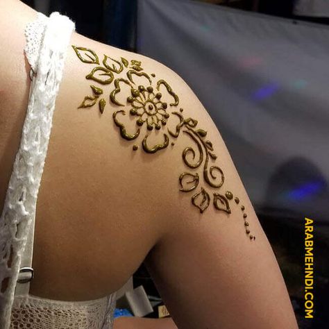 Henna Tattoo Shoulder, Henna Designs Arm, Shoulder Henna, Small Henna Tattoos, Back Henna, Small Henna Designs, Henne Tattoo, Henna Flower Designs, Cute Henna Designs