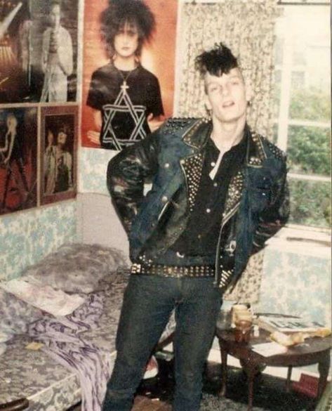 80s Punk Fashion Guide – Outfits and Inspiration for 2020 - Next Luxury 80s Punk Fashion, 80’s Punk, Punk Guys, Punk Boy, 70s Punk, 90s Punk, 80s Punk, Punk Men, Punk Culture