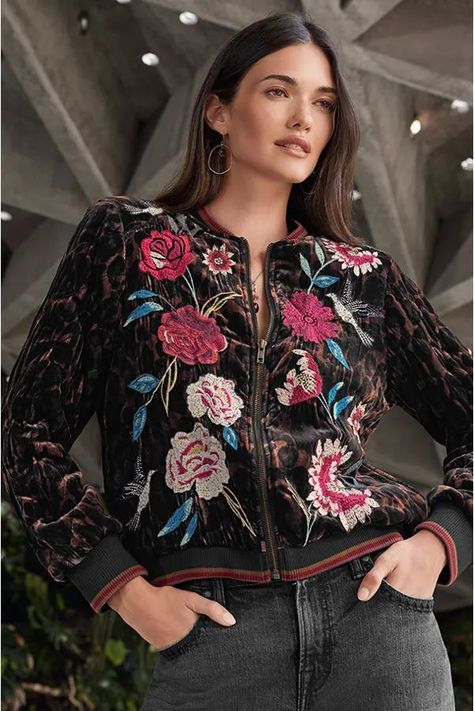 Johnny Was Clothing, Silk Kimono Jacket, Outerwear Trends, Fitted Blazer Jacket, Embroidered Coat, Velvet Quilt, Cardigan Sweater Coat, Boho Chic Outfits, Silk Embroidery