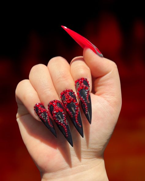 Flame Nails Long, Flame Nails Short, Flame Nails, Crazy Nail Designs, Long Stiletto Nails, Glittery Nails, Nail Jewels, Goth Nails, Edgy Nails