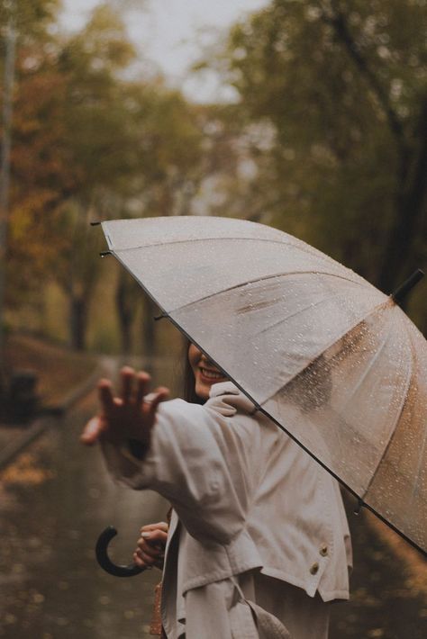 Umbrella Photoshoot, Rainy Photoshoot, Rainy Photos, Rainy Day Photography, Umbrella Photography, Umbrella Photo, Rain Photo, Travel Pictures Poses, 사진 촬영 포즈