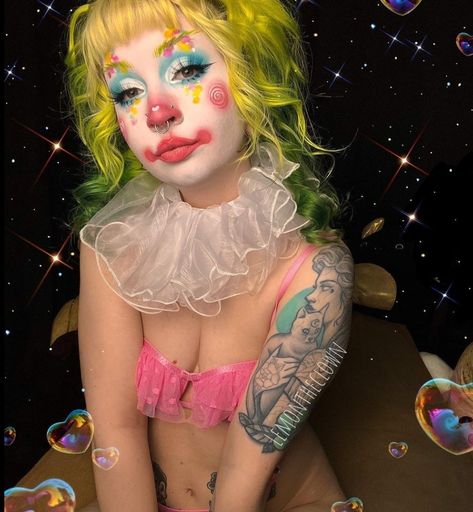 Alien Clown Makeup, Hot Clown Makeup, Colorful Clown Makeup, Punk Clown, Clown Horn, Clown Costume Women, Cute Clown Makeup, Clown Girl, Cow Outfits