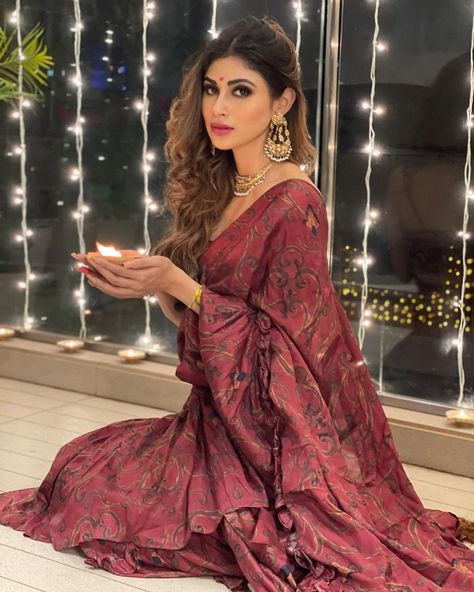 Mouni Roy’s Chic Business Garima Chaurasia, Mouni Roy Dresses, Girl Actors, Mouni Roy, Fashion Dictionary, Casual Indian Fashion, Indian Dresses Traditional, Traditional Indian Outfits, Beautiful Saree