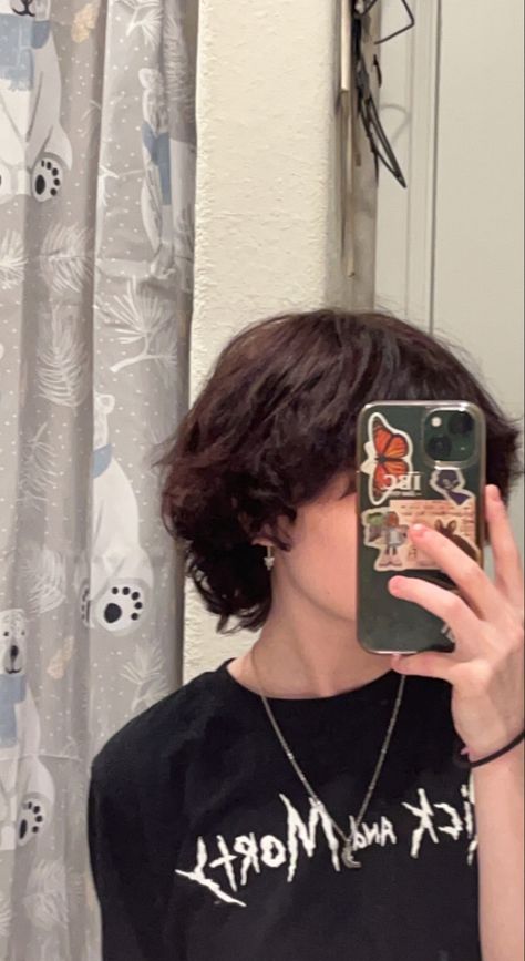 Fem And Masc Hair, Short Gender Fluid Haircuts, Gender Fluid Hairstyles, Gender Fluid Hair, Genderfluid Hairstyles, Gender Fluid Haircuts, Gender Fluid Aesthetic, Genderfluid People, Enby Haircuts