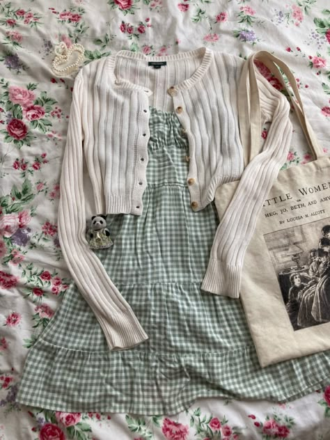 Chloecore Outfits, Kohls Aesthetic, 2021 Coquette Outfit, Romantic Outfits Aesthetic, Flowercore Outfit, Cute Work Outfits Summer, Green Coquette Outfit, Vintagecore Outfits, Summer Outfits 2020