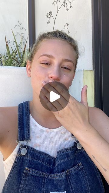 Lili Reinhart Fake Video Call, Lili Reinhart Video Saying Hello, Photo To Video App, Video Call With Girlfriend Screen, Lili Reinhart Video Call, Female Scammer Pictures, Instagram Video Call, Jenny Boo, Video Call Video