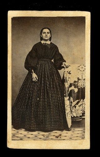 garibaldi shirt | Garibaldi blouse with patterned skirt | ACW CDVs DAGs PHOTOS Garibaldi Blouse, Historical Sewing, Fancy Skirts, Victorian Dresses, 1860 Fashion, 19th Century Clothing, Military Dresses, Antique Photography, Historic Fashion