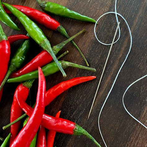 How To Dry Chilli Peppers, Hanging Peppers To Dry, Drying Peppers Hang, Stringing Peppers To Dry, Drying Hot Peppers, How To Dry Hot Peppers, How To Dry Chili Peppers, Dehydrate Peppers In Air Fryer, How To Dry Peppers