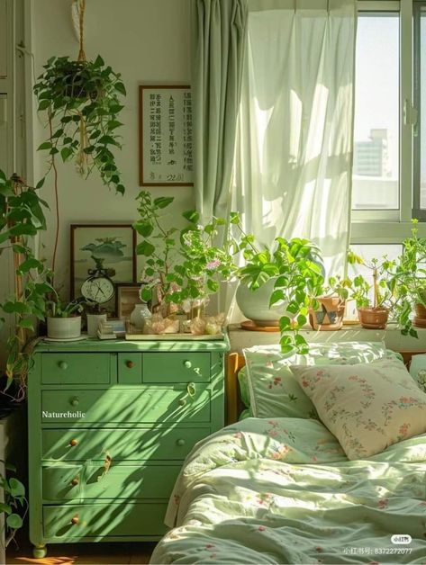 Zimmer Diy, Lots Of Plants, Small Space Living Room, Room Deco, Dream House Rooms, Cozy Room Decor, Dream Room Inspiration, Green Rooms, Room Makeover Inspiration