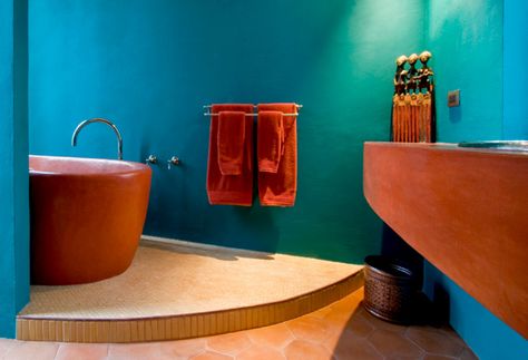 Casa Lluvia Blanca bathroom Mexican Style Bathroom, Terracotta Bathroom, Mexican Home Design, Blue Bathrooms Designs, Mediterranean Bathroom, Orange Bathroom, Interior Design Pictures, Orange Bathrooms, Modern Mexican