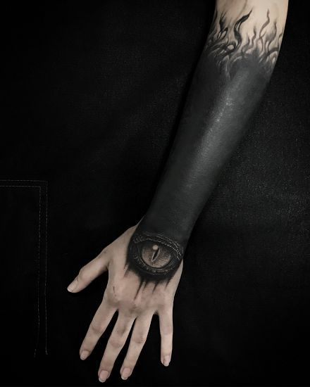 Blackwork tattoo – over 60 unique designs for men and women with meanings. From full sleeves to small ideas. Everyone will find something to their liking. Blacked Out Tattoo Cover Up, Dark Tattoos For Men, Full Hand Tattoo, Gang Tattoos, Black Tattoo Cover Up, Blackwork Tattoos, Blackout Tattoo, Clever Tattoos, Forearm Tattoo Design