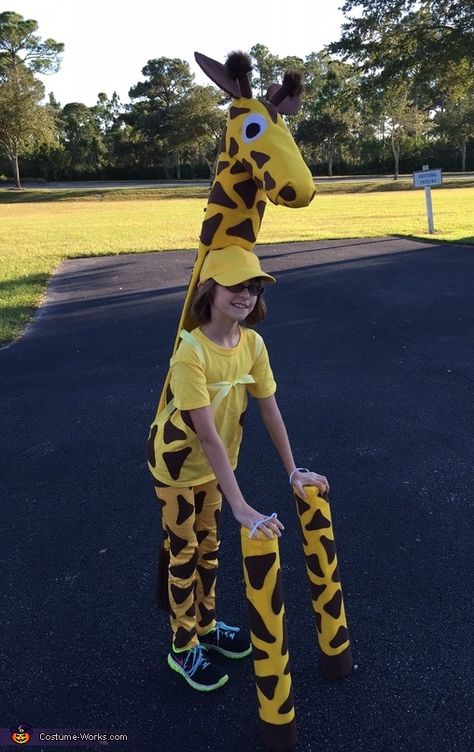 Colleen: My 10-year-old daughter Emily is wearing this giraffe costume that I made for her. It is made from recycled cardboard assembled with hot glue and covered in yellow and brown... Easy Homemade Halloween Costumes, Lion King Play, Animal Costumes For Kids, Lion King Costumes, Safari Costume, Lion King Costume, Giraffe Dress, Giraffe Costume, Lion King Musical