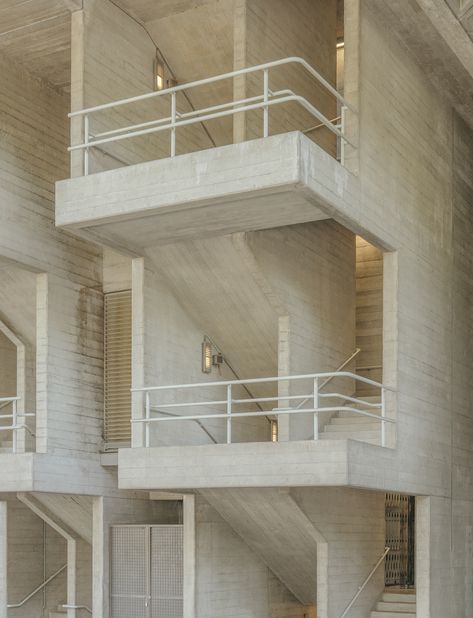 Brutalism Architecture, Brutalist Buildings, Concrete Architecture, Brutalist Design, London Architecture, 3d Architecture, Brutalist Architecture, Architecture Exterior, Architecture Portfolio