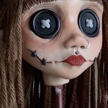 Coraline Doll Costume, Custom Coraline Doll Clay, Mini Me Coraline Doll, Coraline Mini Me Doll, How To Make A Coraline Doll, Coraline Dolls Diy, Coraline Mini Me, Coraline Doll Drawing, Coraline Doll Diy