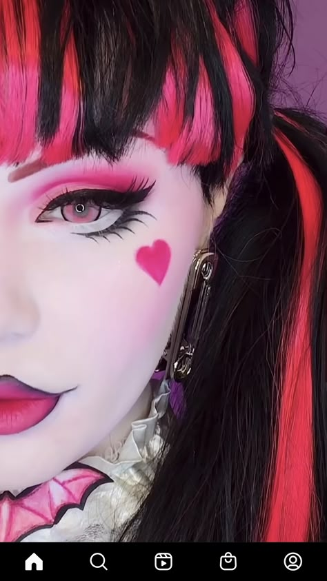 Draculaura Halloween, Draculaura Makeup, Draculaura Costume, Fade Into Hue, Monster High Halloween Costumes, Monster High Makeup, Monster High Halloween, Monster High Cosplay, Eyeliner Designs