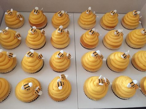 Winnie The Pooh Cupcakes, Butter Pecan Cupcakes, Praline Frosting, Pooh Cupcakes, Pecan Cupcakes, Baby First Birthday Themes, First Birthday Cupcakes, Baby Shower Sweets, Winnie The Pooh Cake