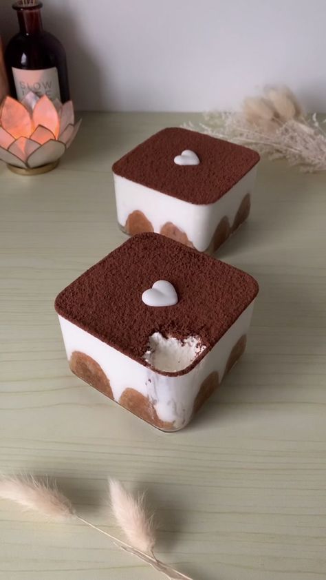 Mini-tiramisu 🤎 #pourtoi #fyp #fypシ #tiramisu #recette #food Mini Tiramisu Desserts, Mini Tiramisu Cake, Tiramisu Business, Tiramisu Decoration Ideas, Tiramisu Ideas, Cute Tiramisu, Tiramisu Photography, Mini Tiramisu Cups, Tiramisu Packaging