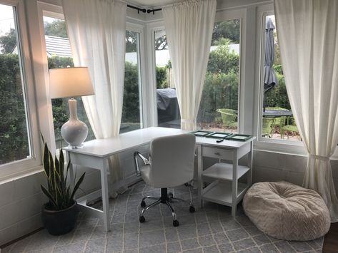 Porch sun room office Office Sunroom Combo, Sunroom Office Ideas Small Spaces, Sunroom Office Ideas, All Season Porch, Sunroom Office, Cozy Sunroom, Porch Office, Small Sunroom, Four Seasons Room