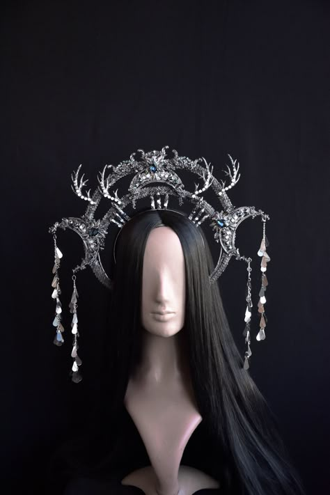 Filigree parts and horns are made of epoxy resin The Gothic Renaissance style halo crown is an exquisite and haunting accessory that exudes an aura of dark elegance, making it the perfect choice for a Halloween costume or a gothic-themed photo shoot.  The chains dangle from the moons on carabiners and can be easily detached and reattached if needed. The crown is available in different colors (see last photo). The crown in the photo in old silver color. At its core, the crown boasts a circular ha Witch Headpiece, Fantasy Crown, Gothic Crown, Dark Elegance, Halo Crown, Black Crown, Photoshoot Themes, The Gothic, Gothic Wedding