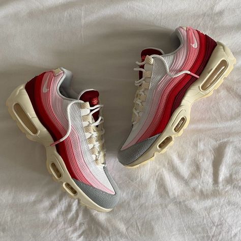 Air Max Outfit, Nike 95, Airmax 95, Buy Sneakers, Dr Shoes, Guys Clothing Styles, Dad Shoes, Fresh Shoes, Socks And Heels